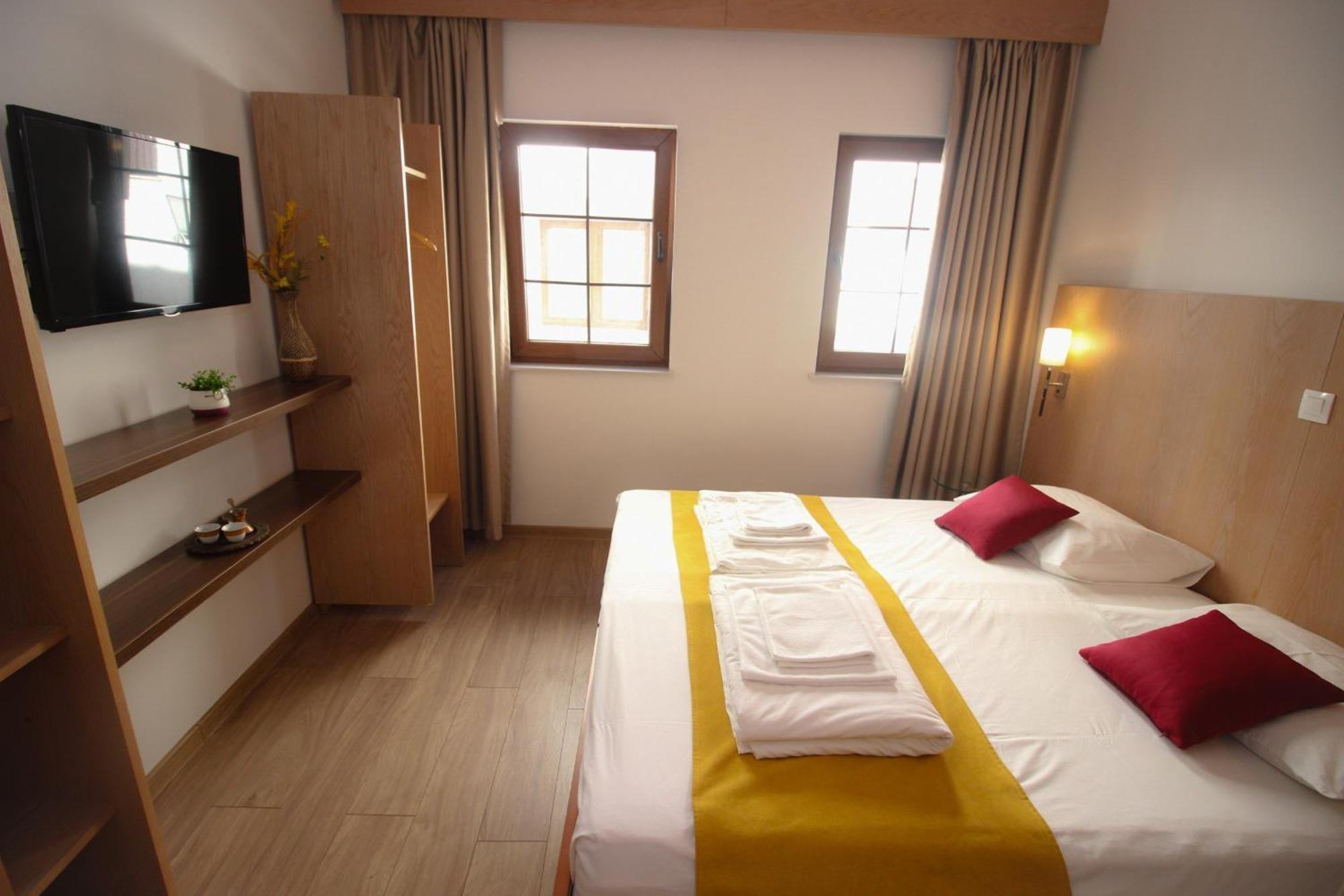 Villa Deny Mostar - With Free Parking Exteriör bild