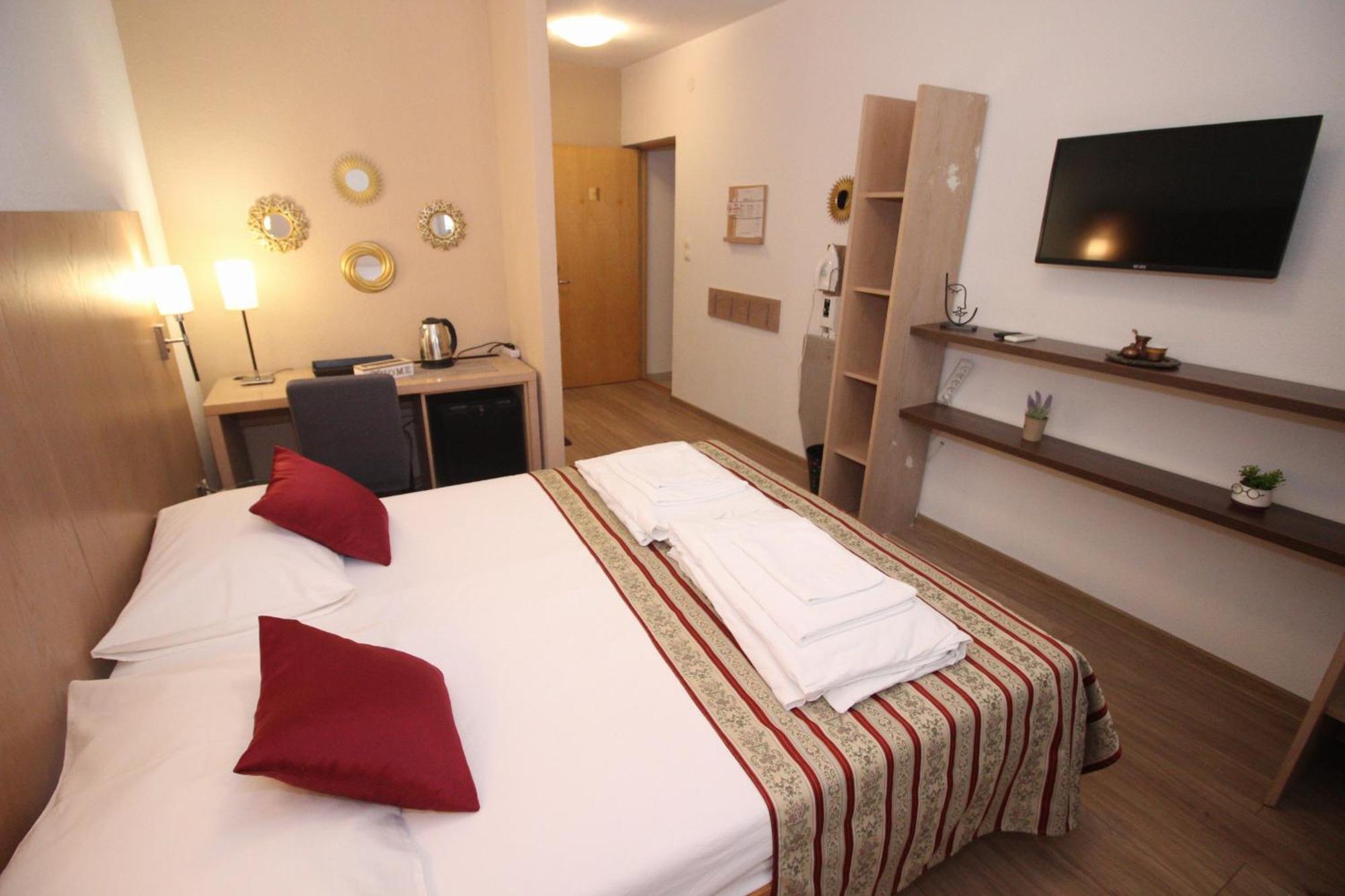 Villa Deny Mostar - With Free Parking Exteriör bild