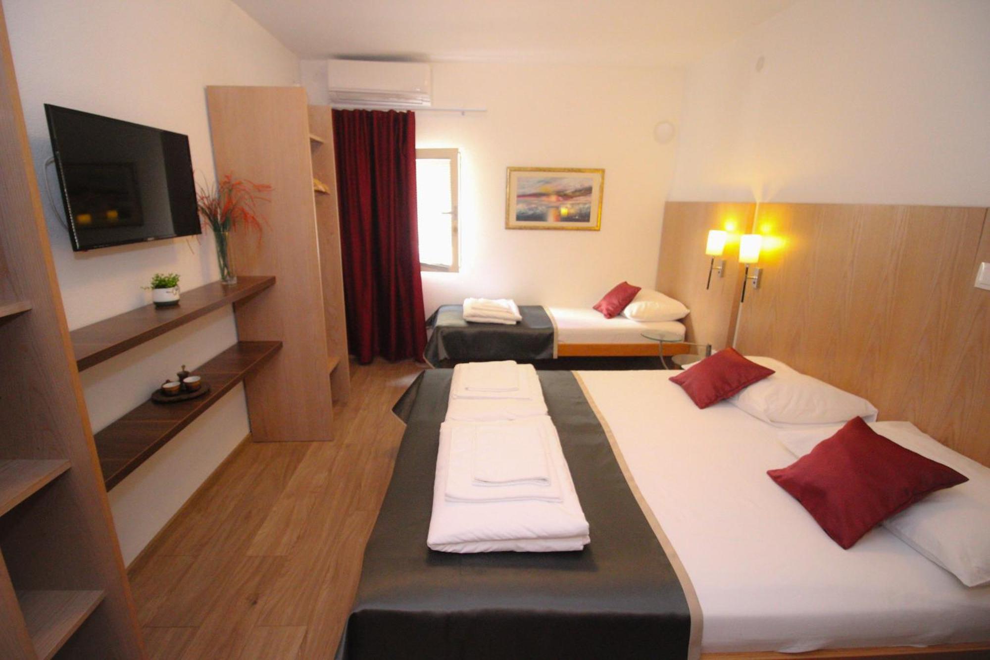 Villa Deny Mostar - With Free Parking Exteriör bild