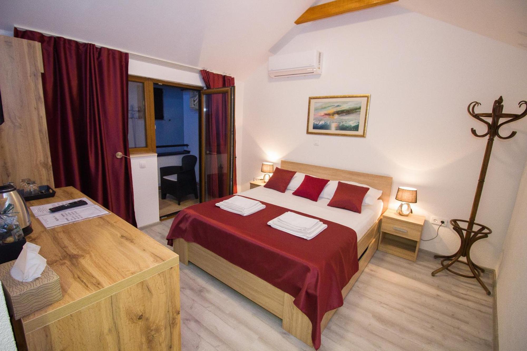 Villa Deny Mostar - With Free Parking Exteriör bild
