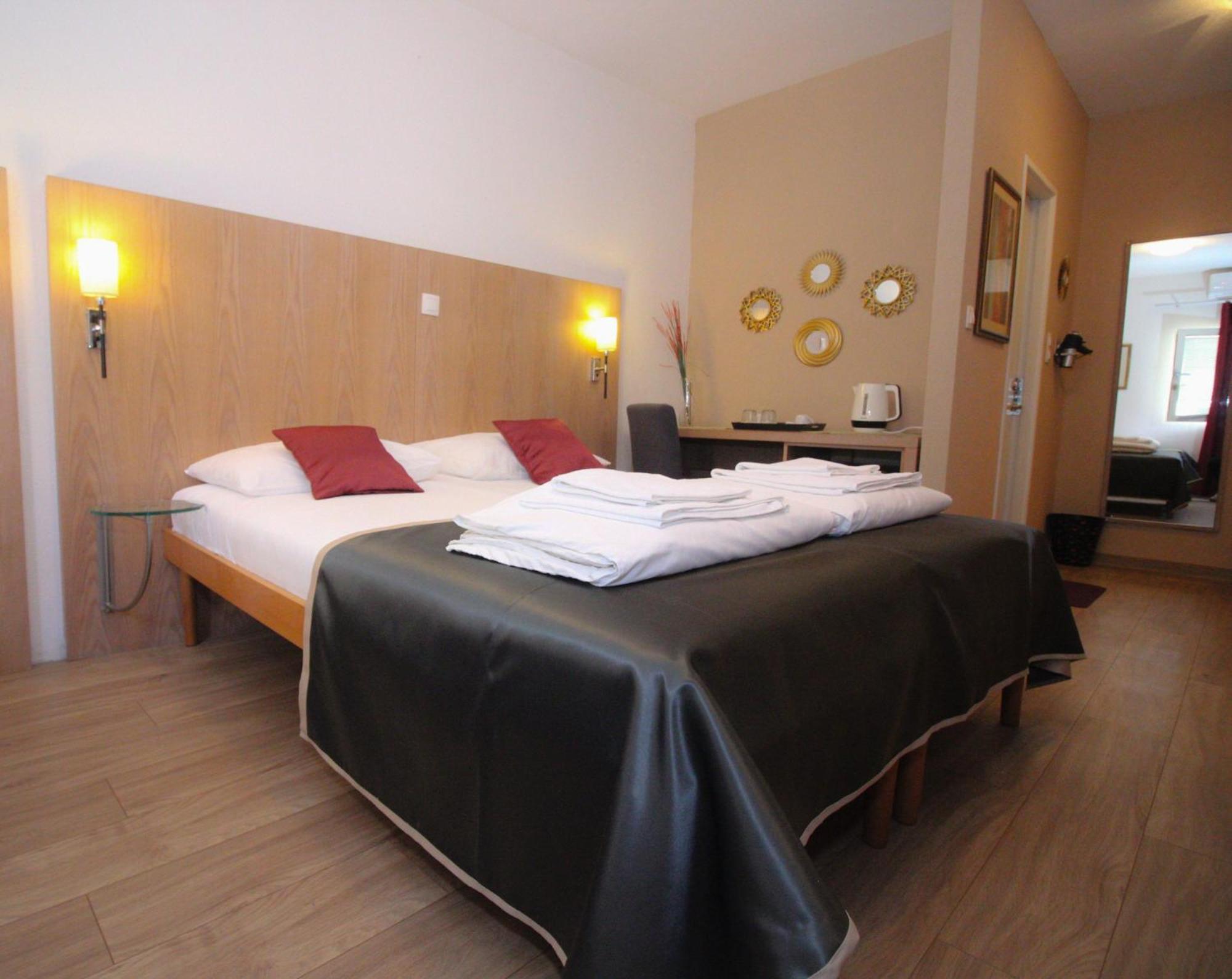 Villa Deny Mostar - With Free Parking Rum bild